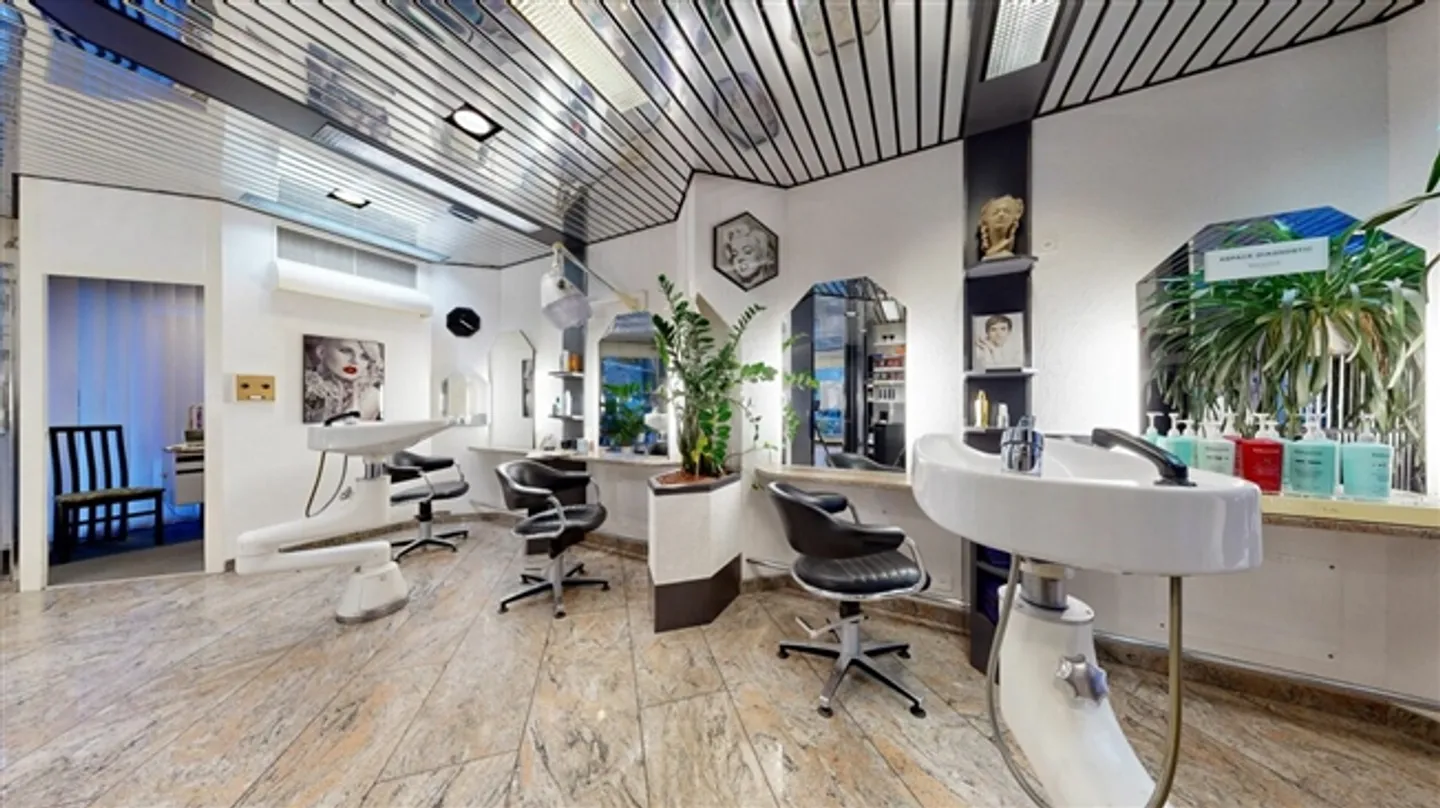 Espace commercial attrayant au centre de Burgdorf - Photo 5 sur 11