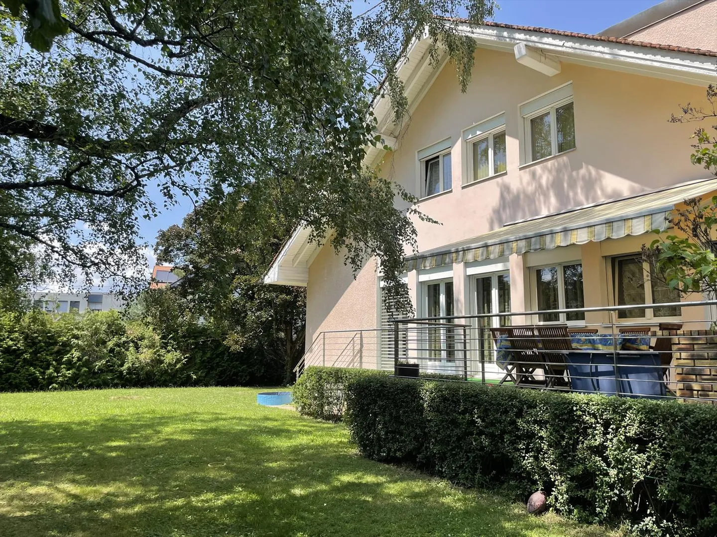 Villa con 14 stanze - Foto 1 di 3