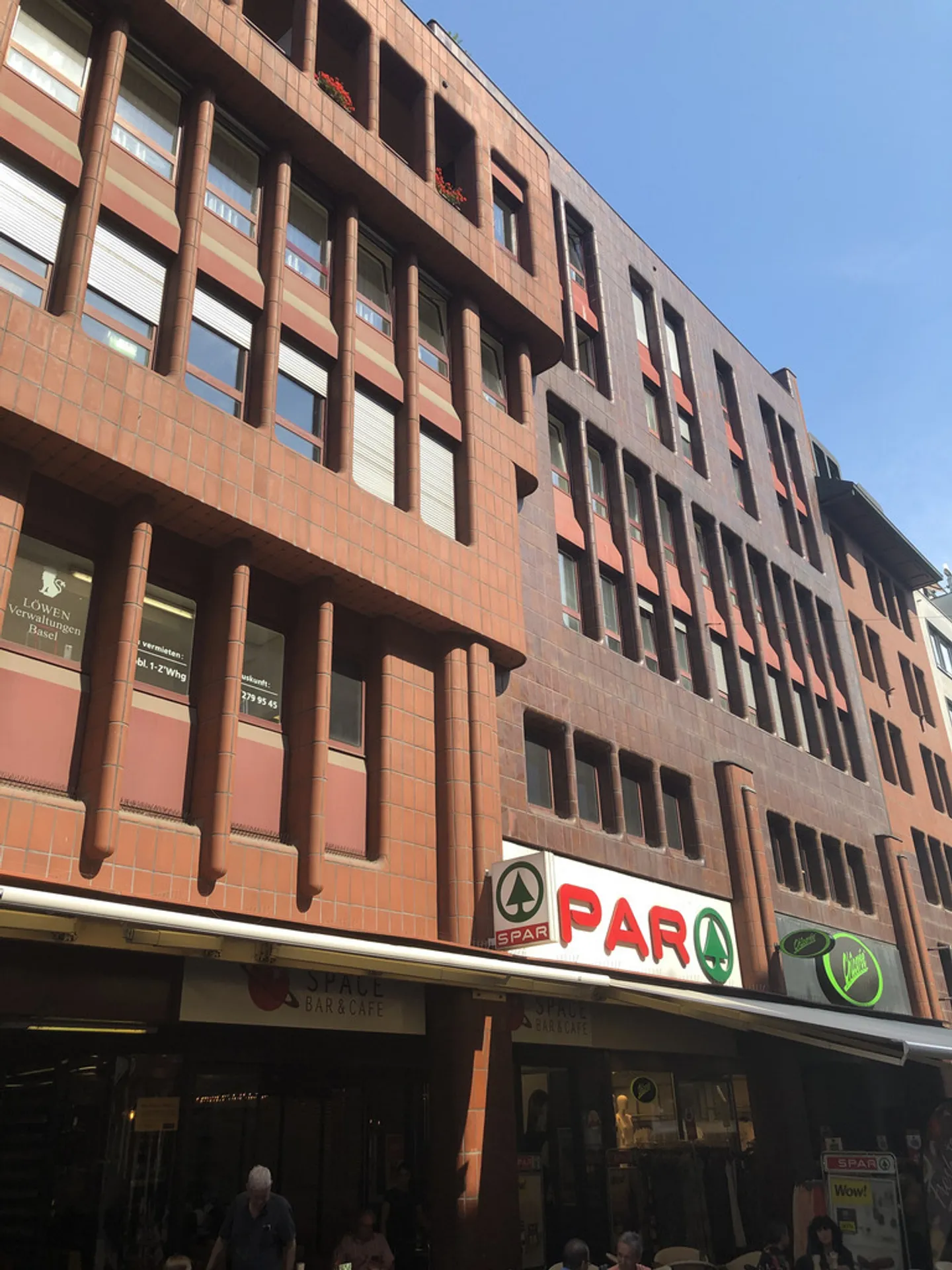 Bureaux abordables au centre-ville - Photo 1 sur 1