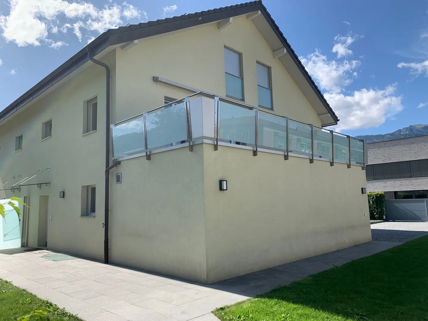 Magnifica casa a schiera di 8 stanze con terrazza e giardino - Foto 3 di 27