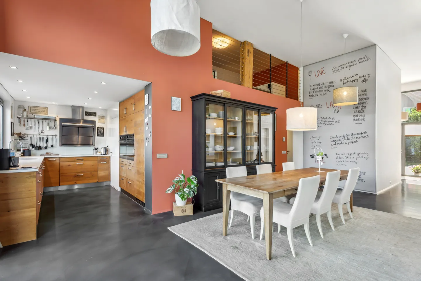 Magnificent renovated farmhouse with stable and paddock - Photo 4 of 13