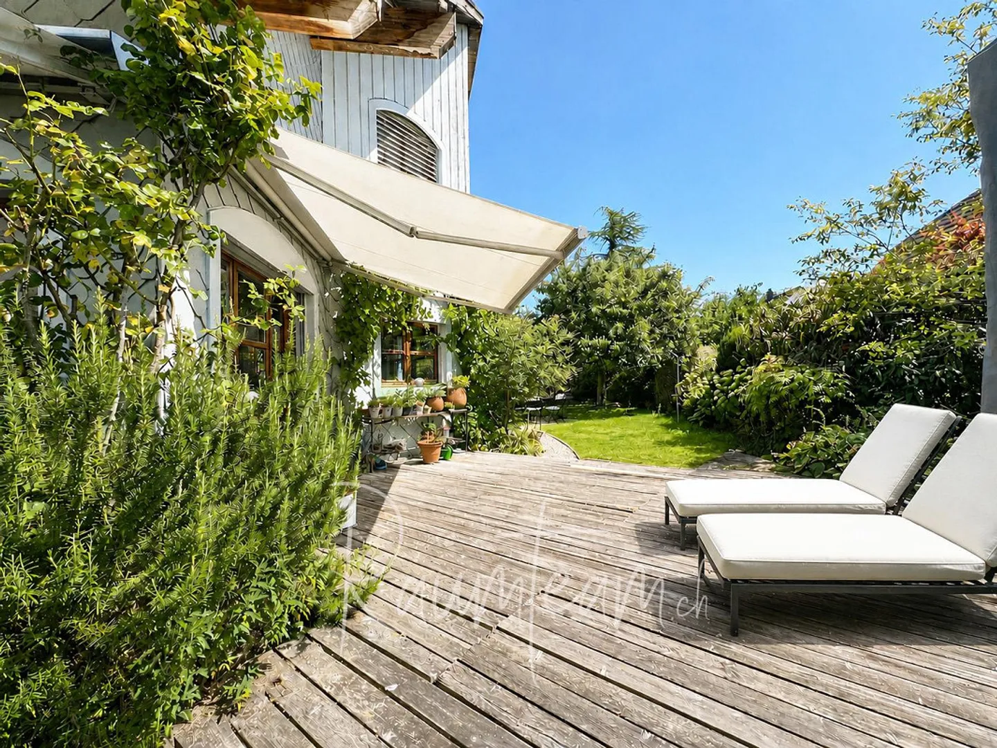 Une maison pour les familles avec un caractère particulier et un jardin de rêve - Photo 4 sur 16