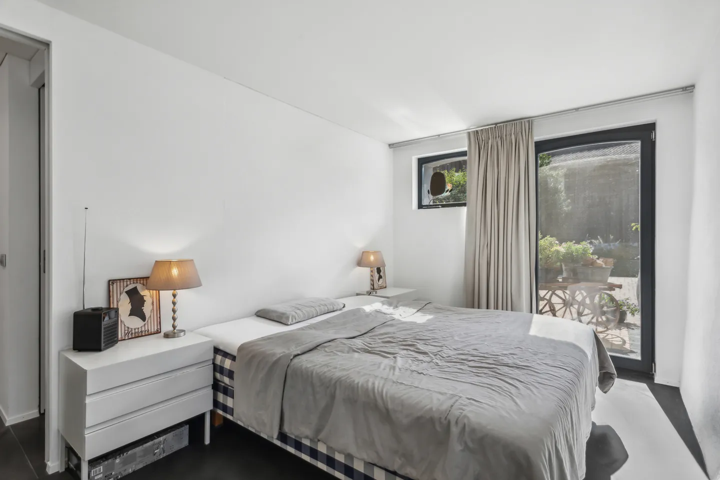 Magnificent renovated farmhouse with stable and paddock - Photo 10 of 13