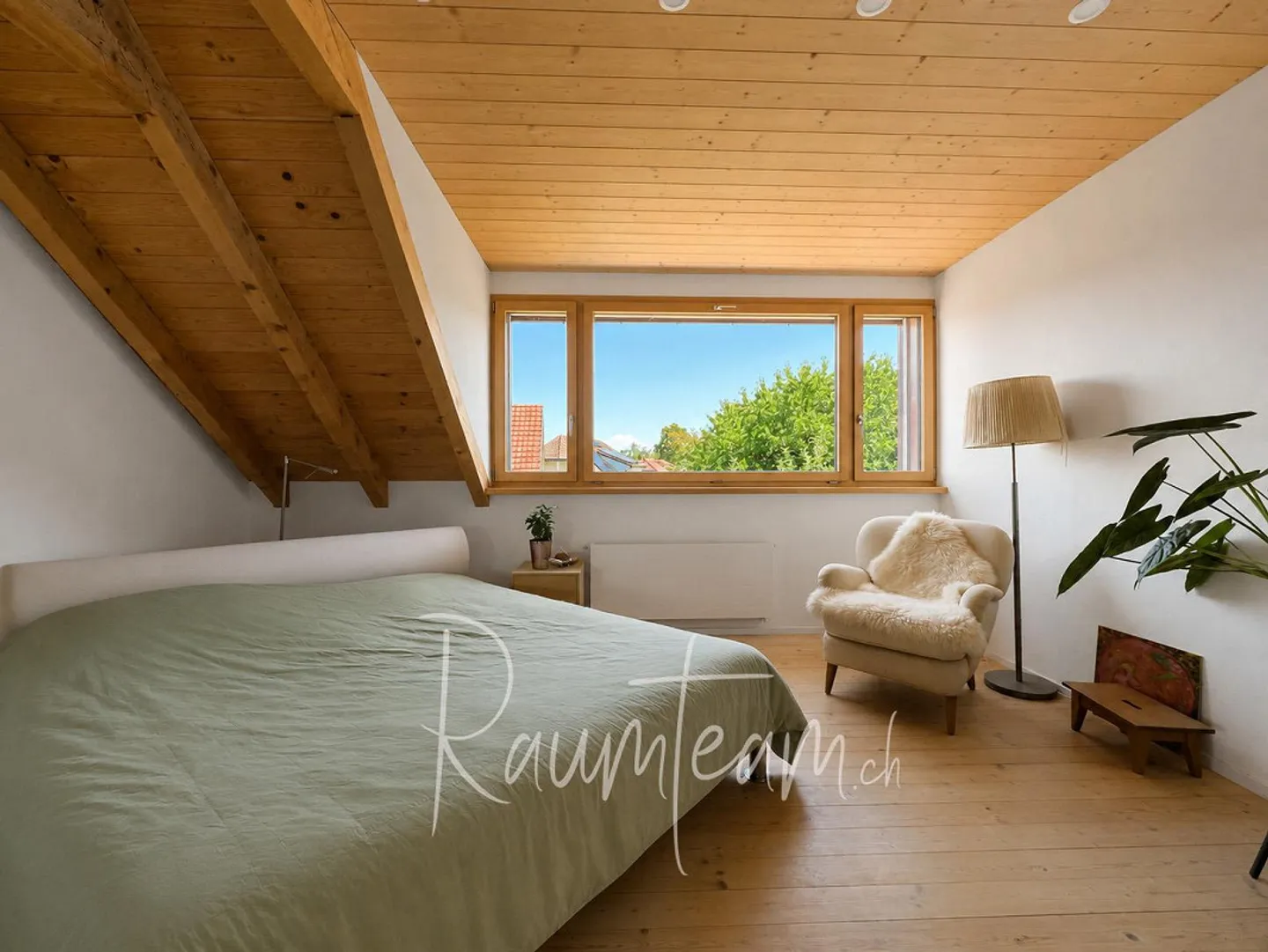 Une maison pour les familles avec un caractère particulier et un jardin de rêve - Photo 13 sur 16