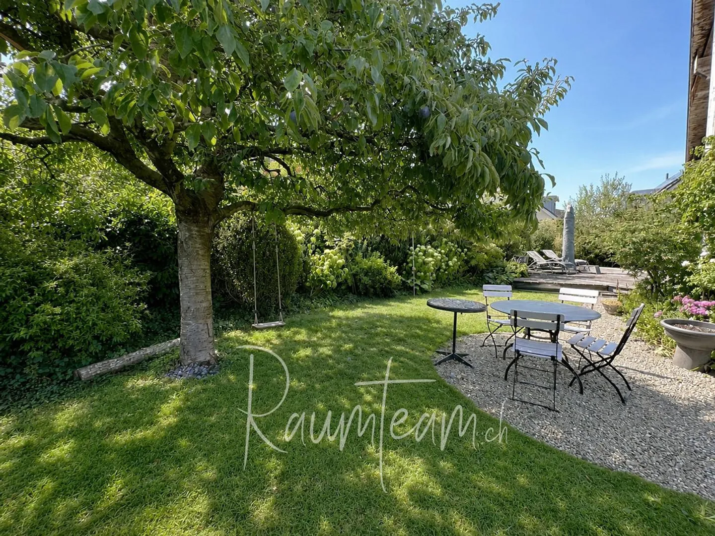 Une maison pour les familles avec un caractère particulier et un jardin de rêve - Photo 8 sur 16