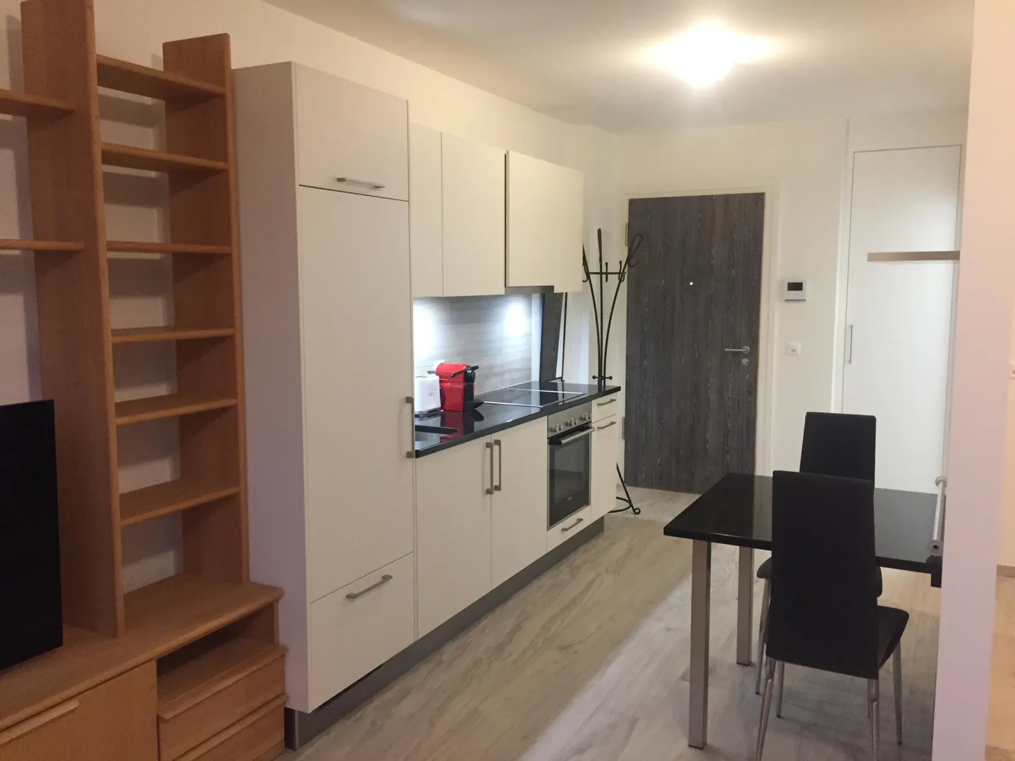 Studio de standing au coeur de Nyon, au calm et a deux pas de la gare. - Photo 3 sur 9