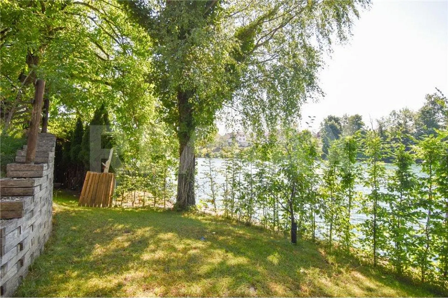 4½ Zimmer Einfamilienhaus an einzigartiger, idyllischer Uferlage - Photo 2 of 10