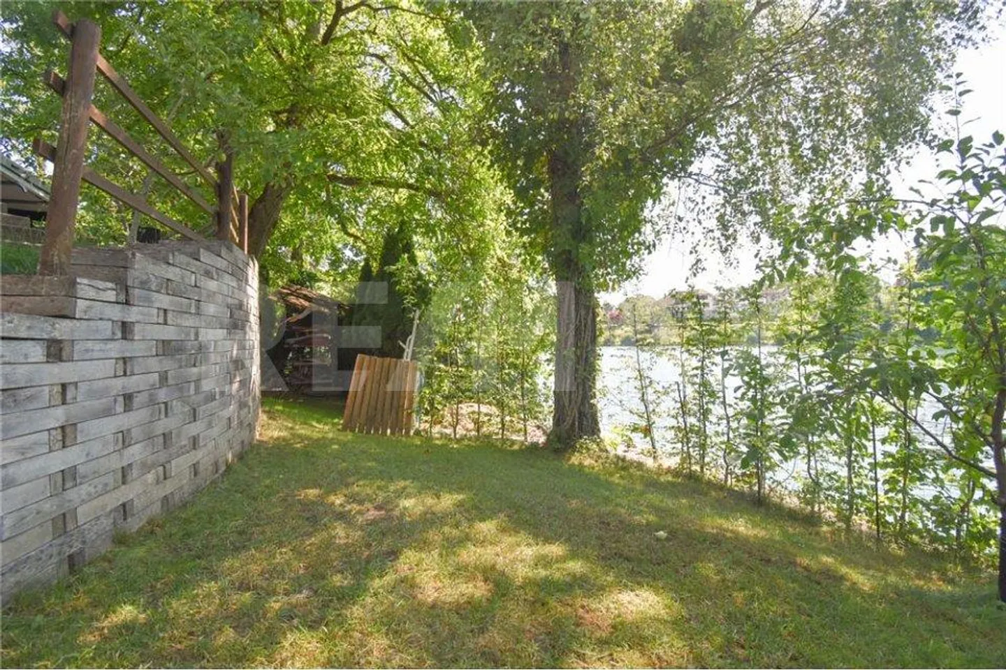 4½ Zimmer Einfamilienhaus an einzigartiger, idyllischer Uferlage - Photo 5 of 10