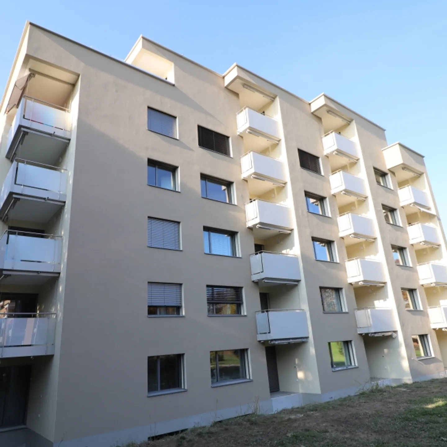 Belle appartement de 3,5 pièces avec balcon au cœur d'Emmenbrücke - Photo 2 sur 8