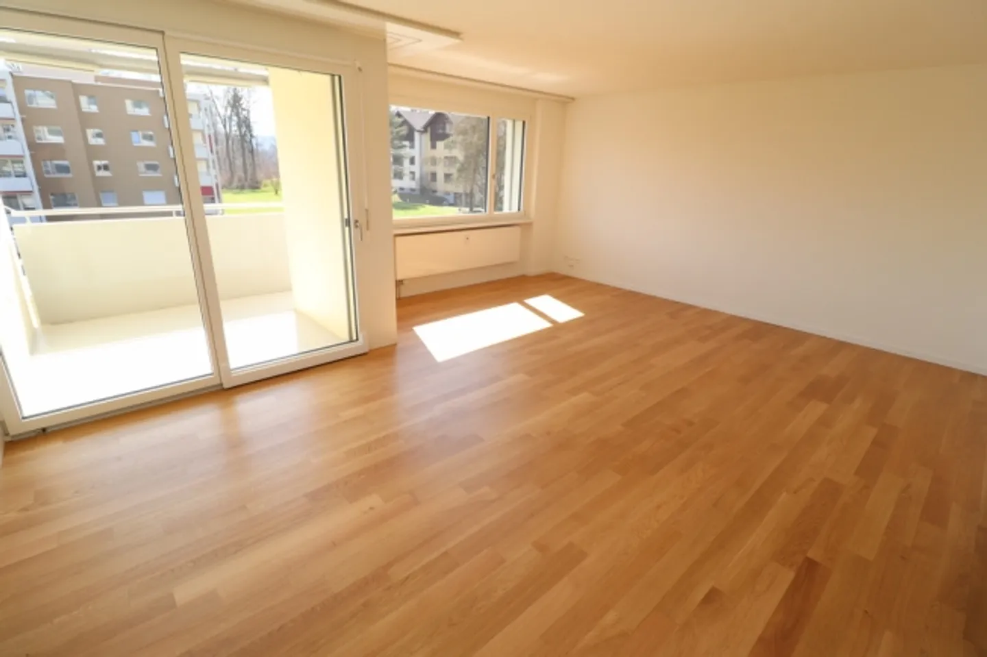 Belle appartement de 3,5 pièces avec balcon au cœur d'Emmenbrücke - Photo 3 sur 8
