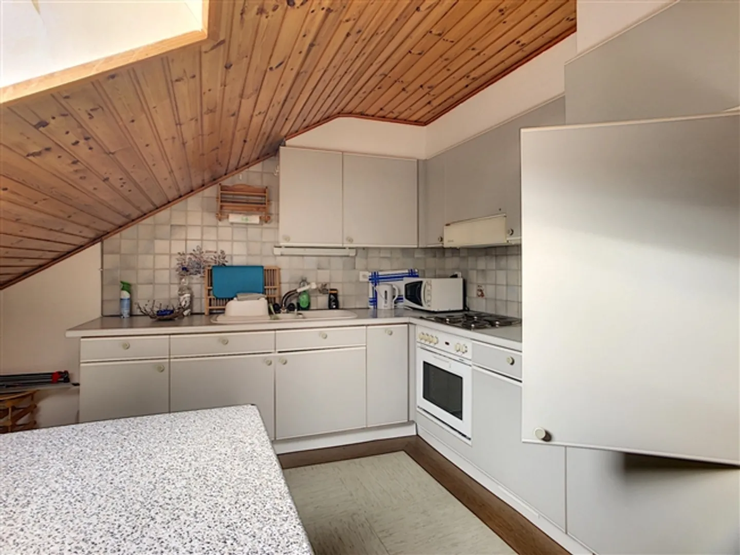 Furnished apartment for rent - 2nd floor of a small, quiet building - Photo 2 of 9