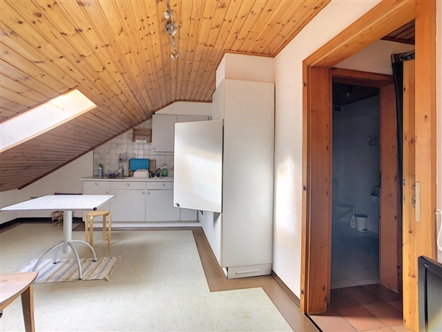 Furnished apartment for rent - 2nd floor of a small, quiet building - Photo 7 of 9