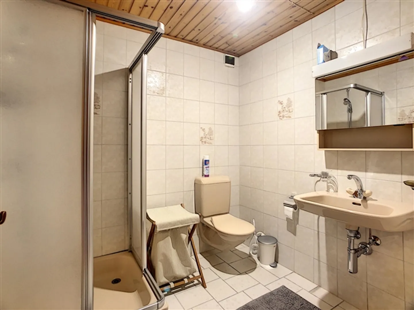 Furnished apartment for rent - 2nd floor of a small, quiet building - Photo 8 of 9