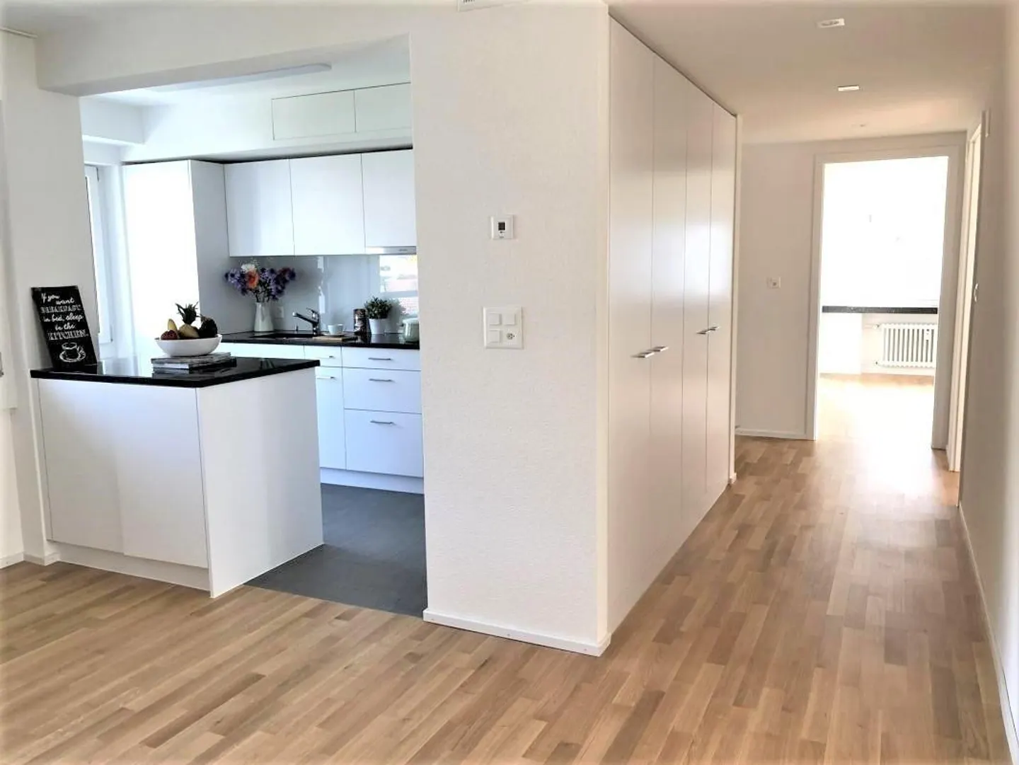 Renovated 3.5-room apartment with balcony - Photo 4 of 10