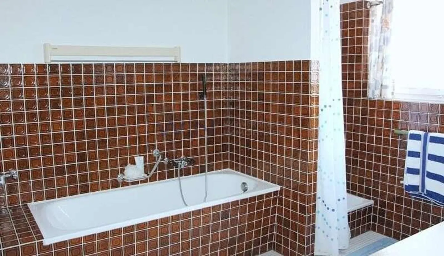 8 Zi-Wohnhaus mit Garage & Garten - Foto 10 von 13