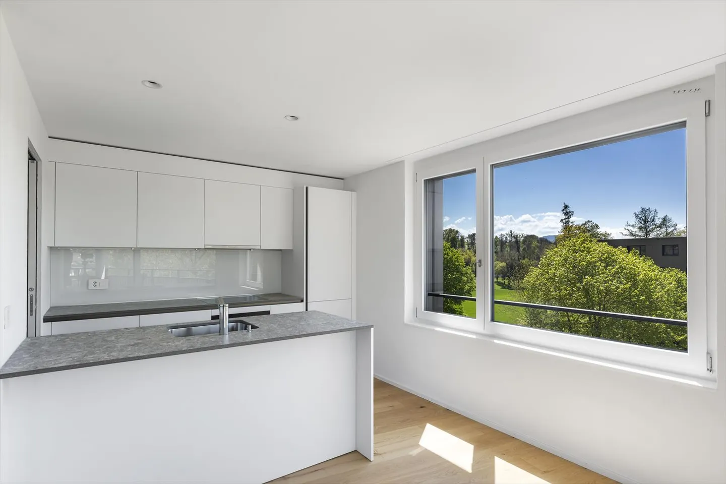 Beautiful bright 4.5-room apartment on the top floor in Matran - Photo 3 of 8