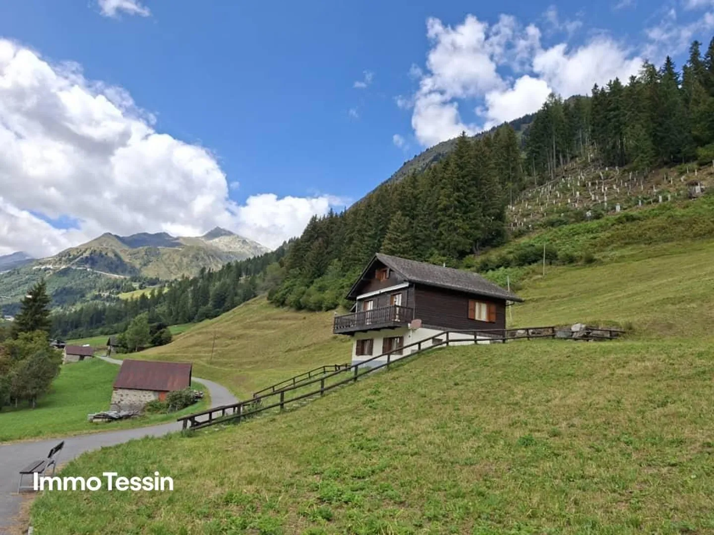 DEUXIÈME MAISON : Magnifique chalet avec un travail du bois raffiné et un appartement d'invité... - Photo 1 sur 13