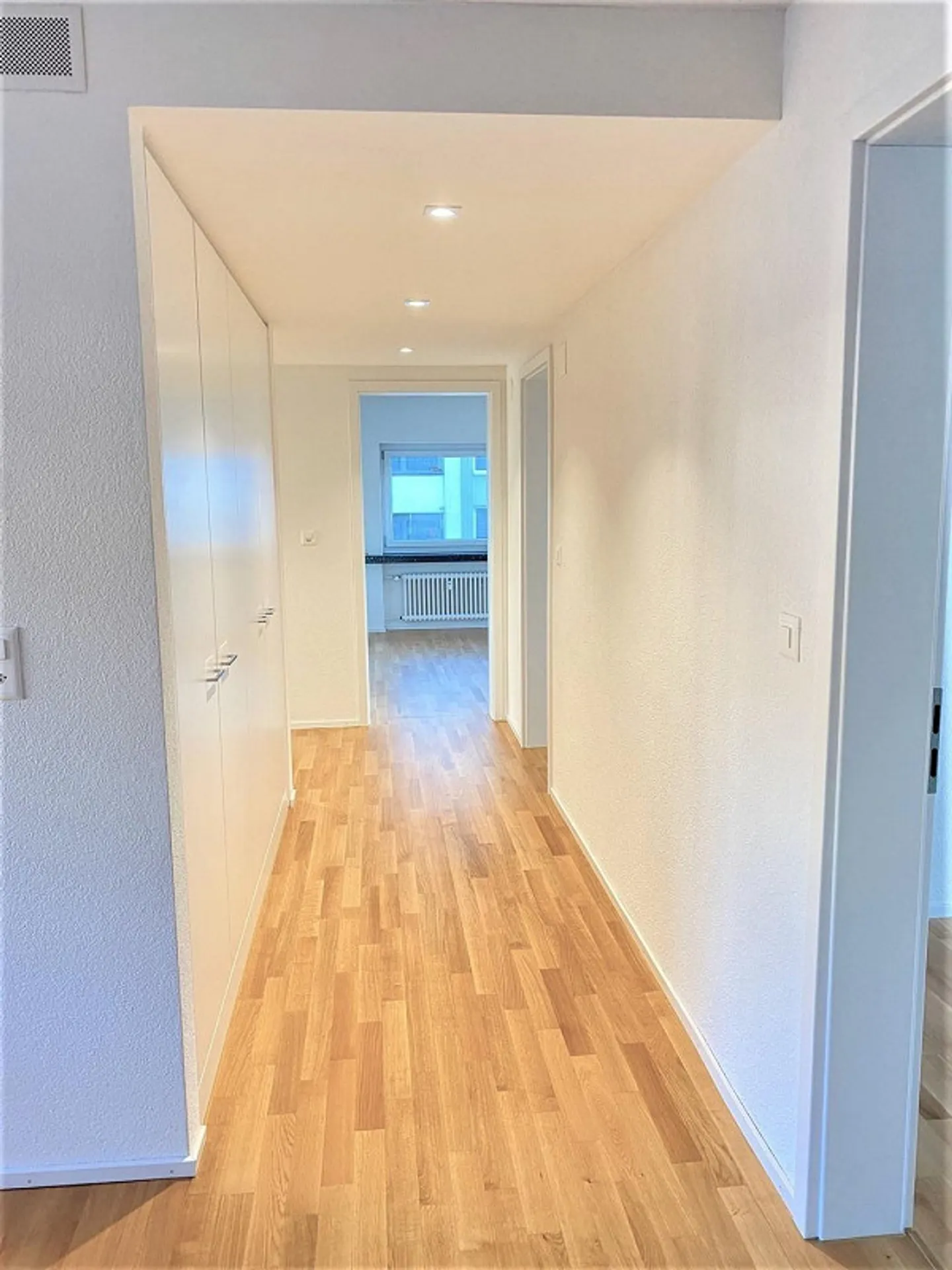 Renovated 3.5-room apartment with balcony - Photo 8 of 10