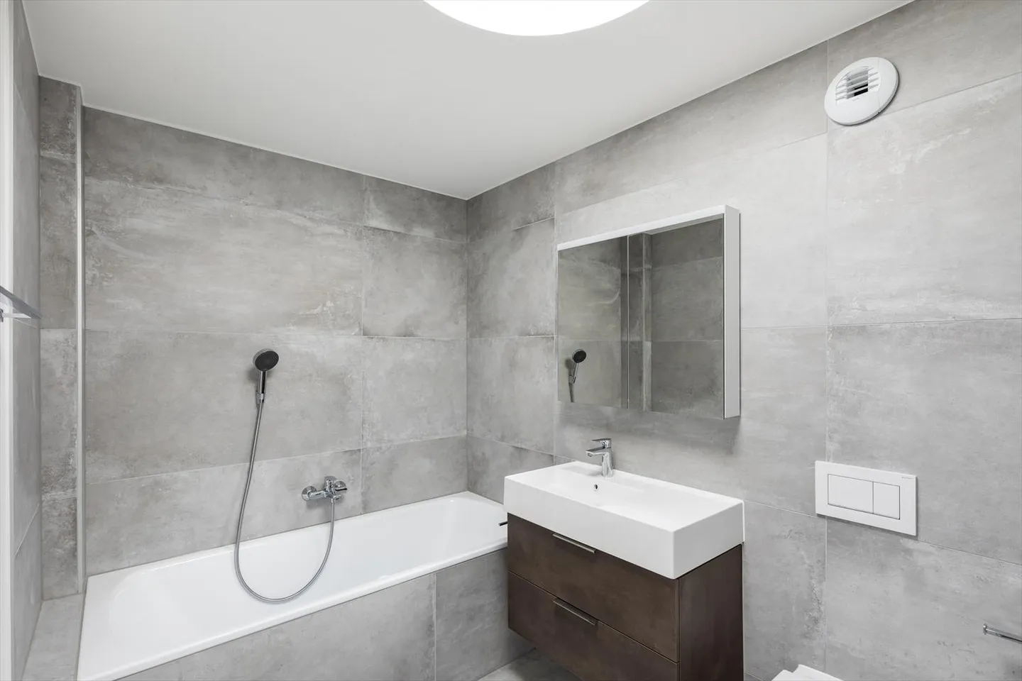 Beautiful bright 4.5-room apartment on the top floor in Matran - Photo 5 of 8