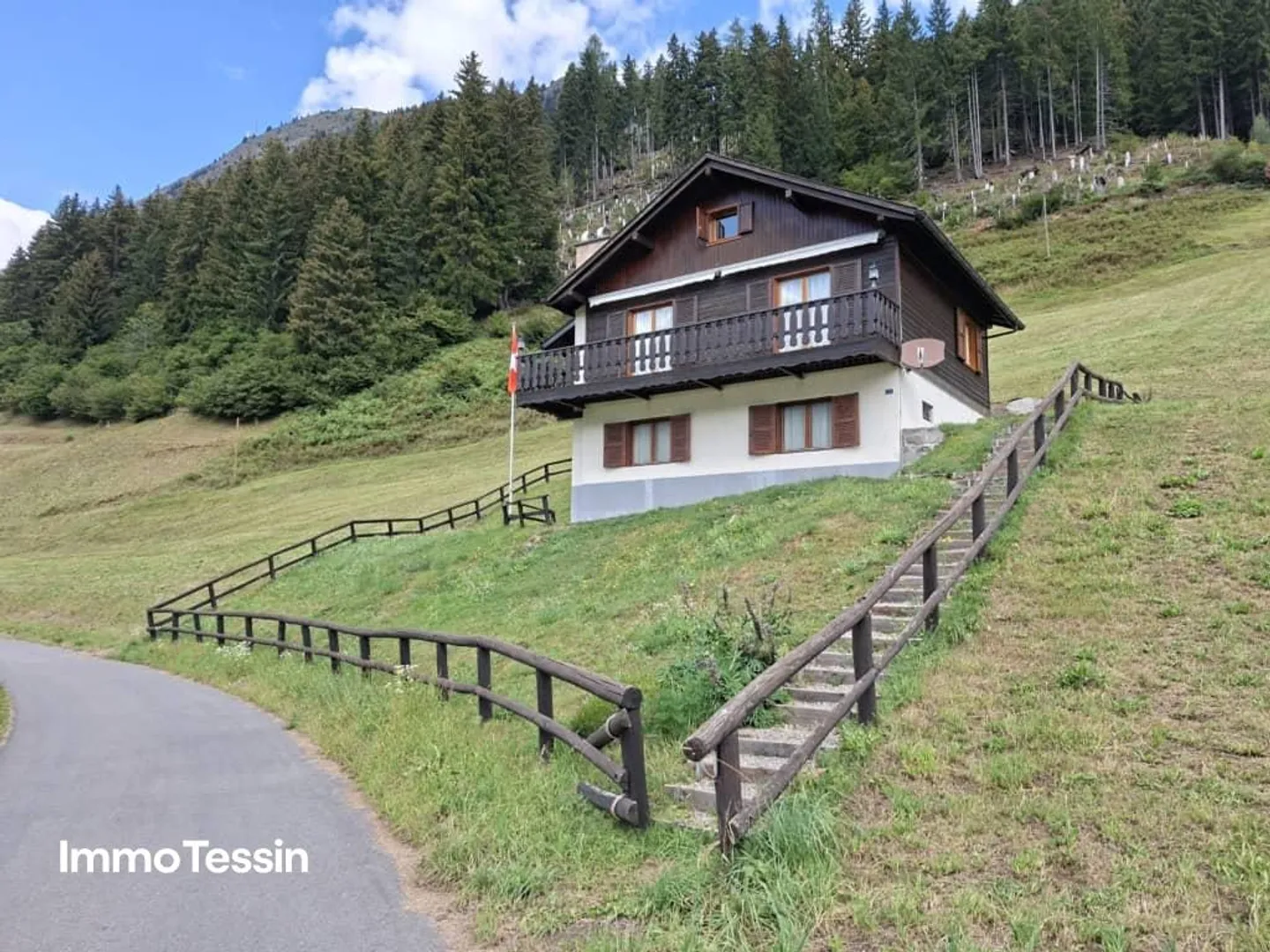 DEUXIÈME MAISON : Magnifique chalet avec un travail du bois raffiné et un appartement d'invité... - Photo 4 sur 13