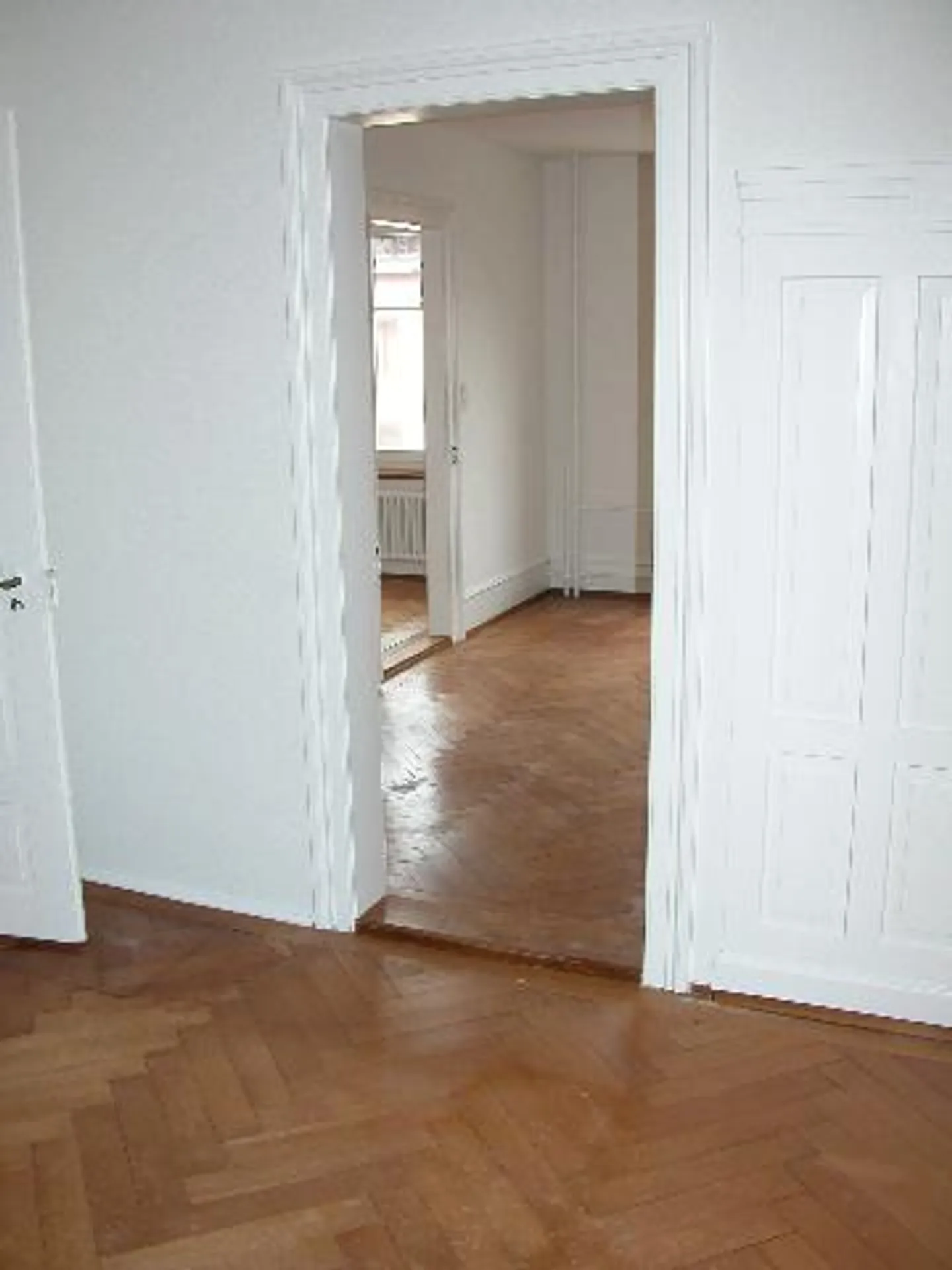 Gently renovated 4-room old building apartment in the center - Photo 8 of 8