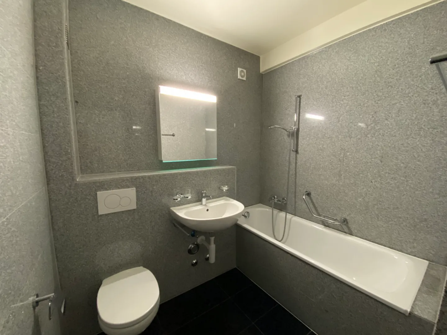 Appartamento completamente ristrutturato a almeno 15 minuti dal centro città - Foto 7 di 8