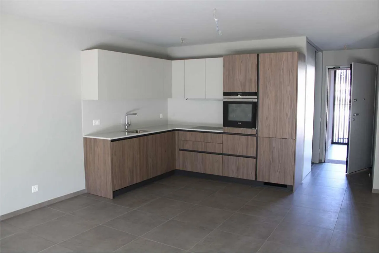 Bright 2.5-room apartment with large terrace - Photo 5 of 10