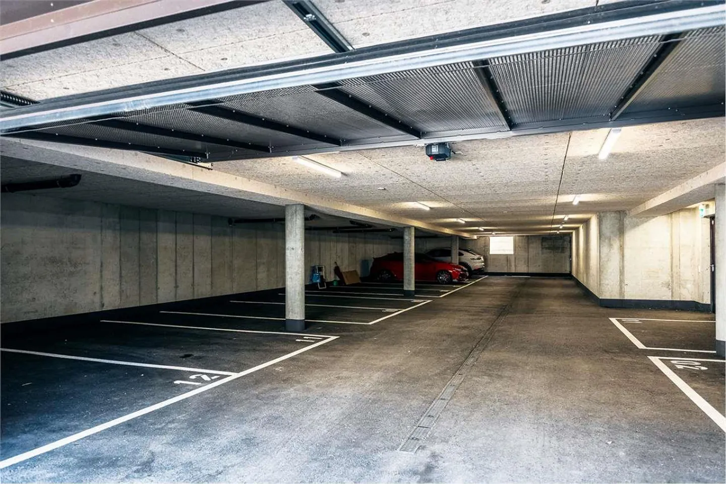 Bright 2.5-room apartment with large terrace - Photo 6 of 10