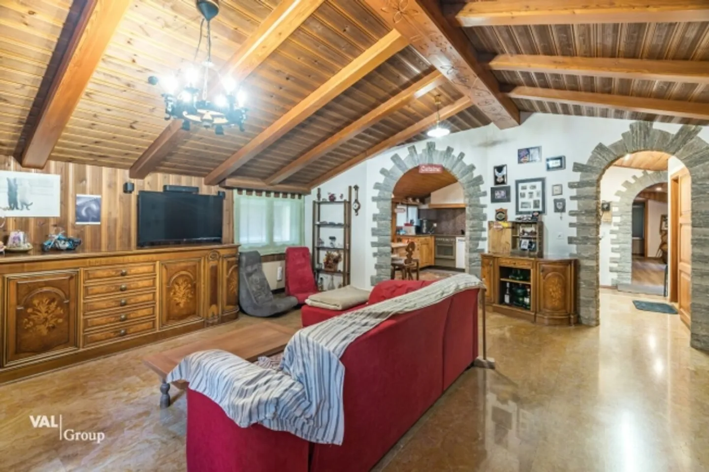 Charming residential/commercial building in Gondo - versatile and quietly located - Photo 2 of 11