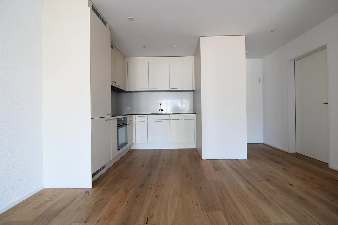 Moderne 2.5 Zimmer-Neubauwohnung mit grossem Sitzplatz in Wängi - Foto 2 di 2
