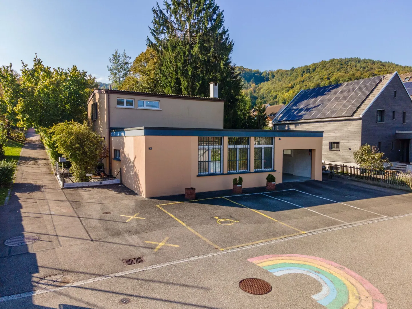 Ehemaliges Postgebäude mit Einfamilienhaus & Gewerbe - zentrumsnah in Itingen - Foto 1 von 12