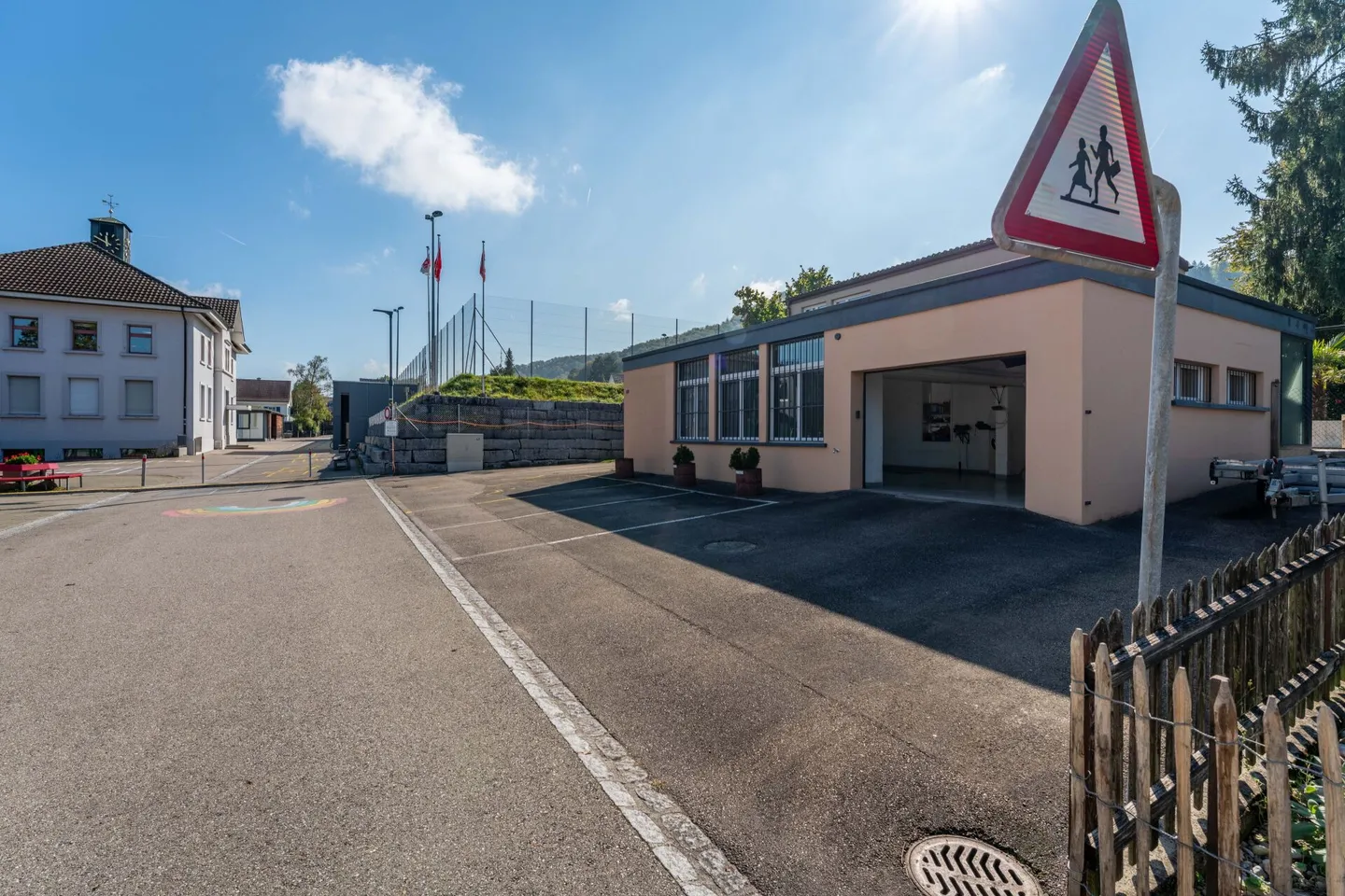 Ehemaliges Postgebäude mit Einfamilienhaus & Gewerbe - zentrumsnah in Itingen - Foto 2 von 12