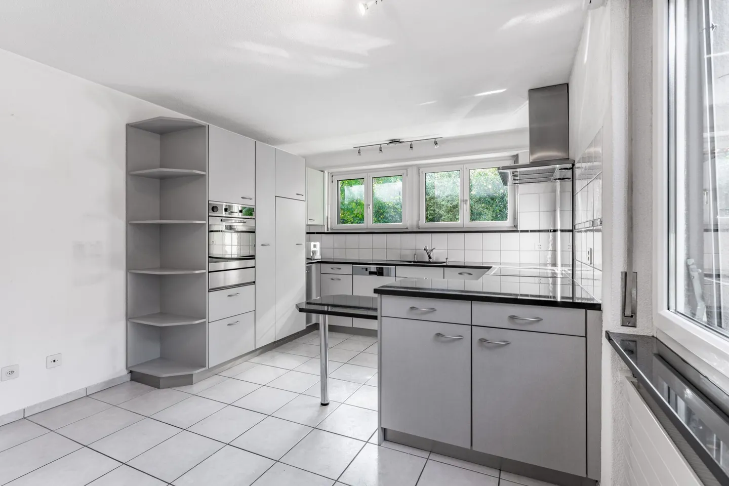 Ehemaliges Postgebäude mit Einfamilienhaus & Gewerbe - zentrumsnah in Itingen - Foto 6 von 12