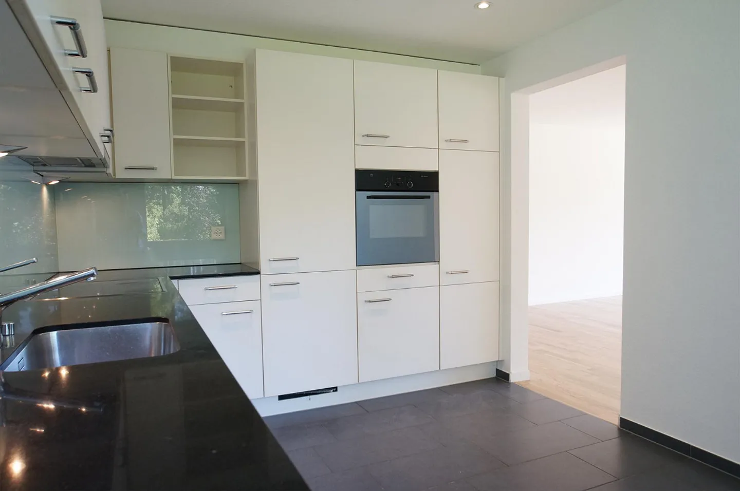 Spacious 4.5-room apartment for rent in Cham - Photo 1 of 8