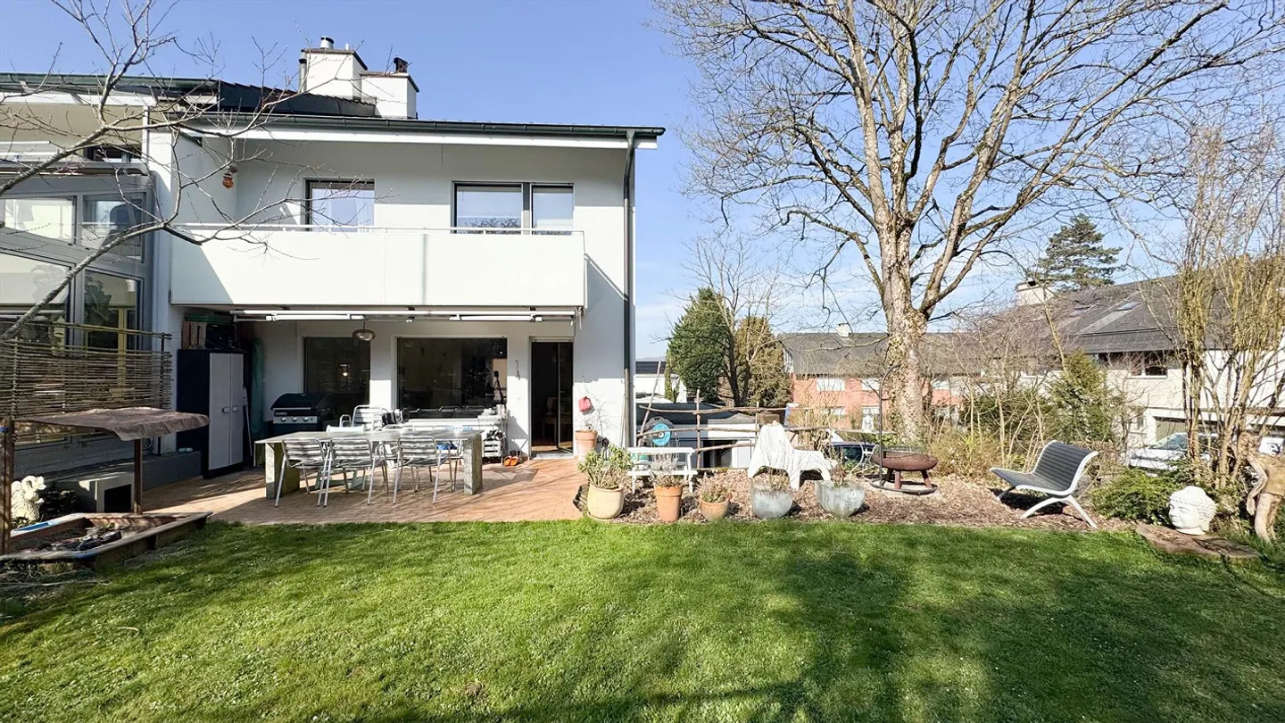 Maison individuelle de 6 pièces dans un emplacement central - Photo 1 sur 17