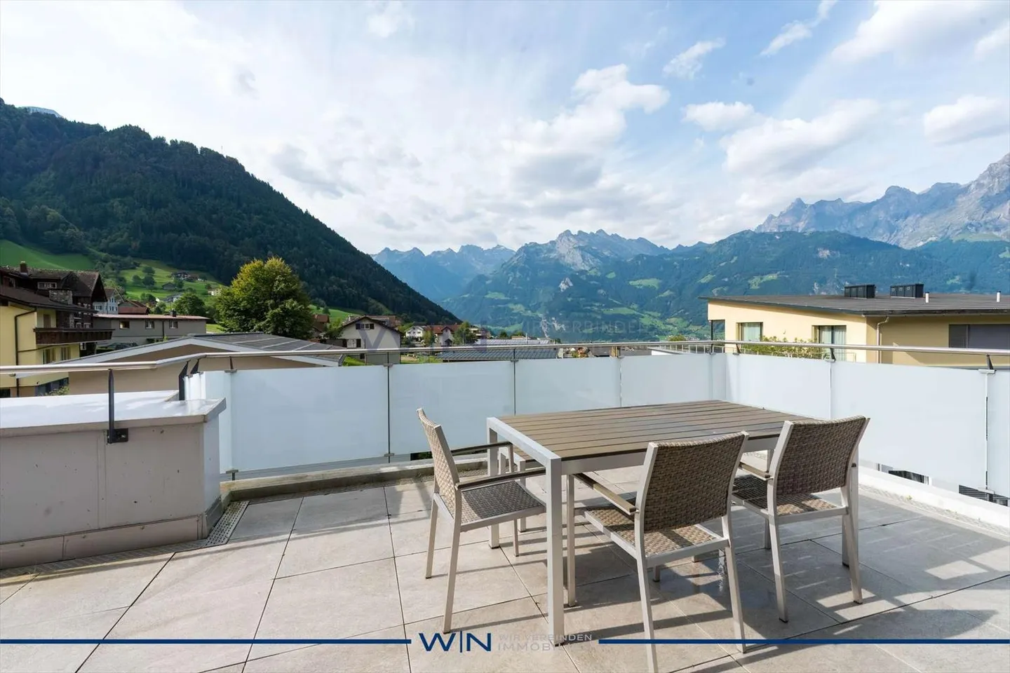 Enjoy the mountain world high above the rooftops - Photo 7 of 13