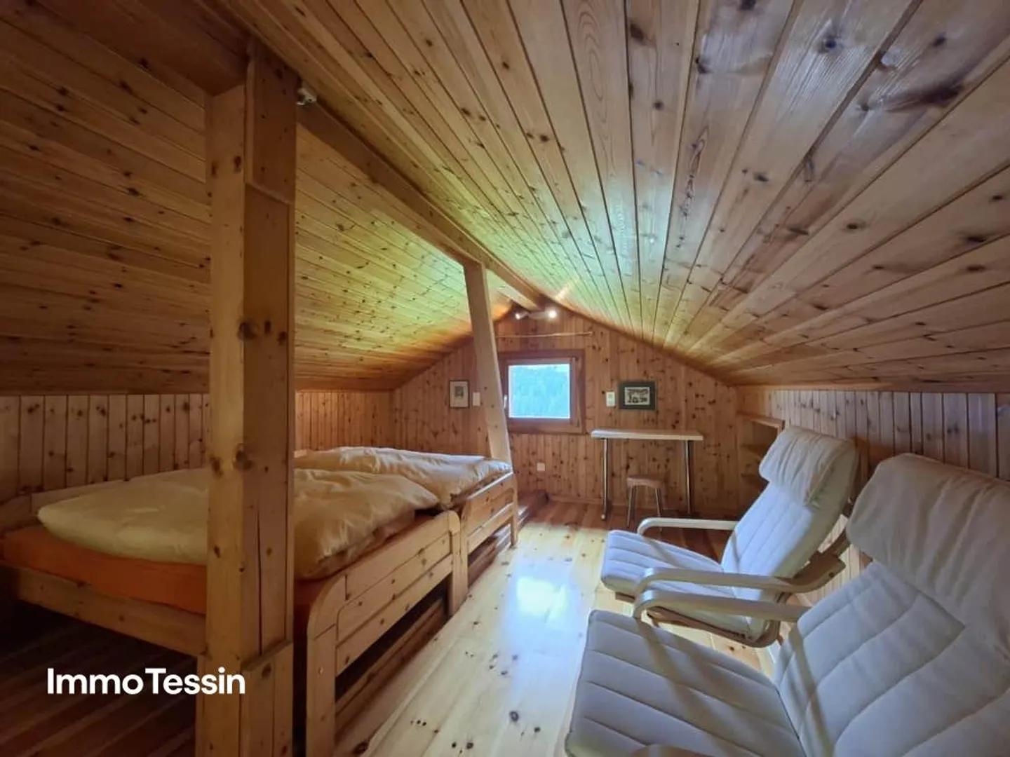 DEUXIÈME MAISON : Magnifique chalet avec un travail du bois raffiné et un appartement d'invité... - Photo 10 sur 13