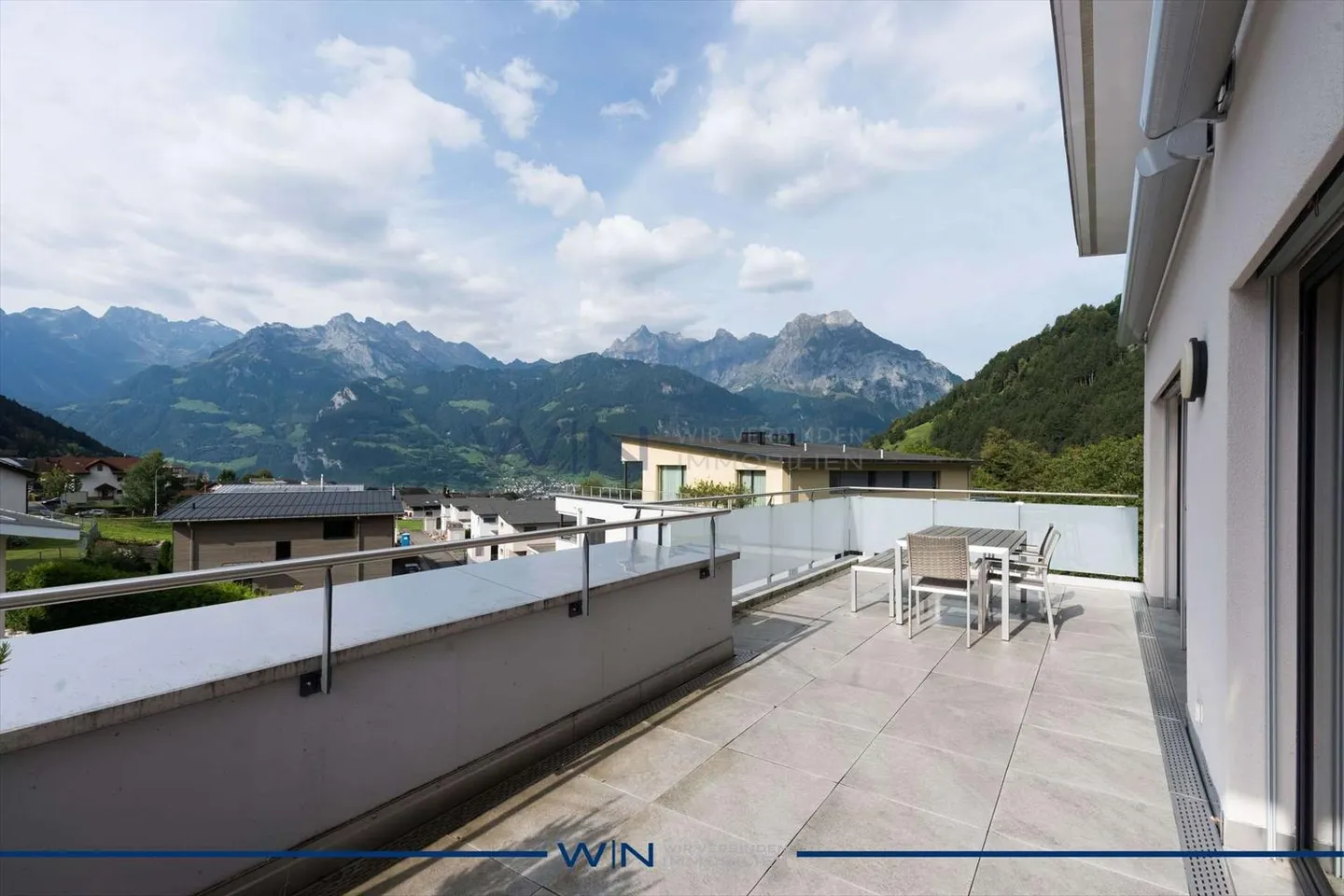 Enjoy the mountain world high above the rooftops - Photo 8 of 13