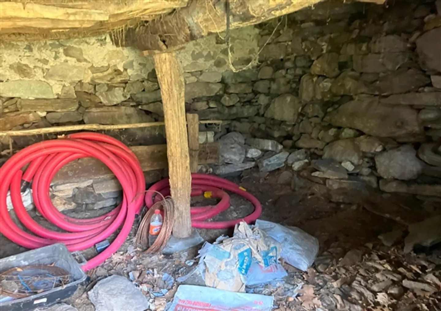 «Rustico zum Ausbauen mit Wiese an sehr schöner Aussichtslage / rustico da riattare con prato in una posizione con bella vista» - Foto 4 von 9