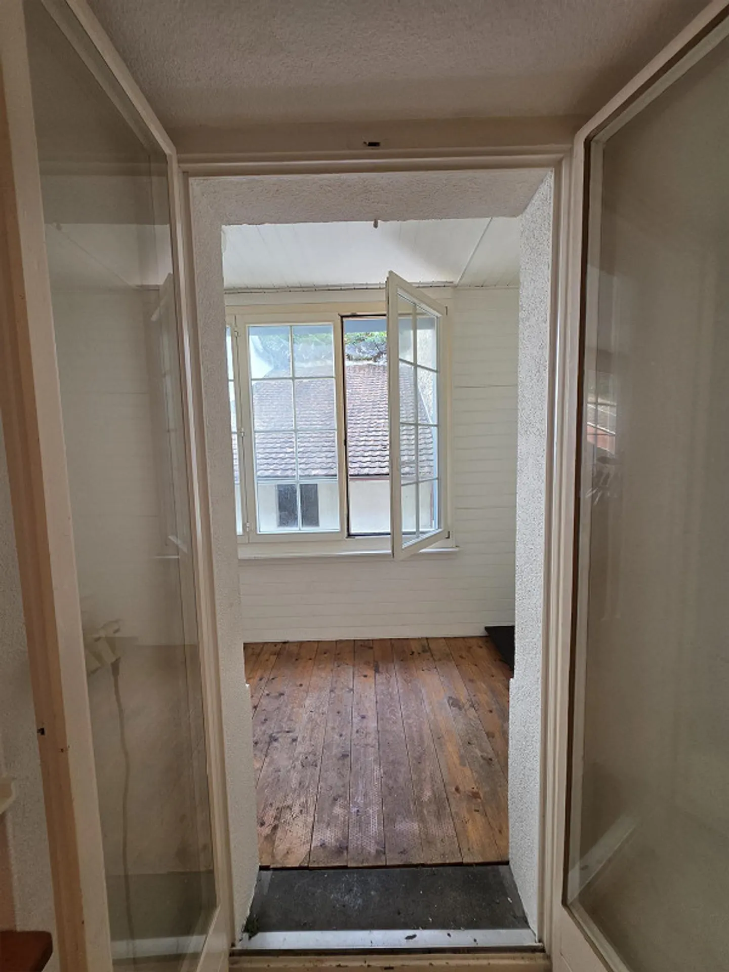Spacious 2.5 Room Apartment Available Immediately - Photo 6 of 13