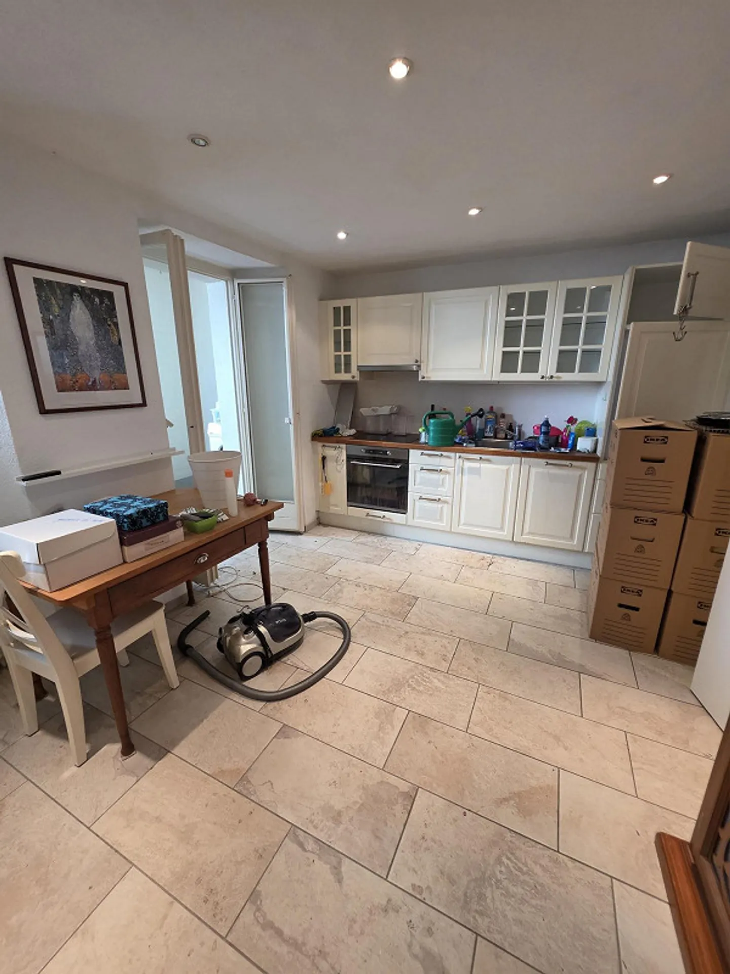 Spacious 2.5 Room Apartment Available Immediately - Photo 8 of 13