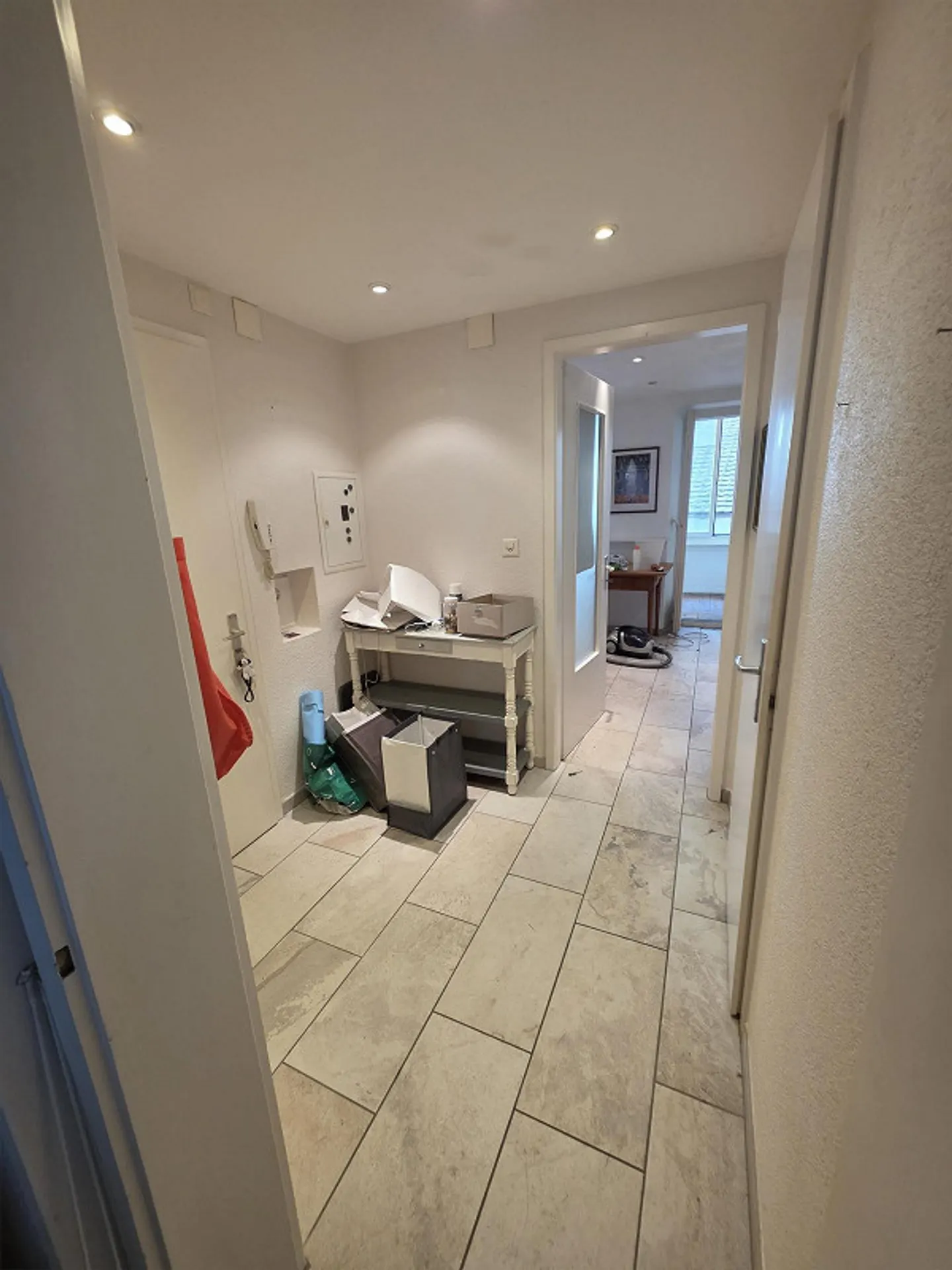 Spacious 2.5 Room Apartment Available Immediately - Photo 9 of 13