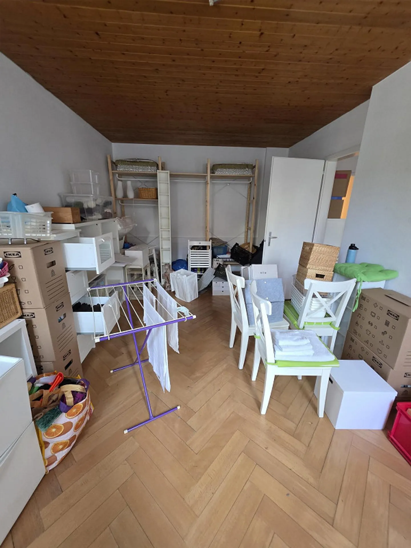 Spacious 2.5 Room Apartment Available Immediately - Photo 10 of 13