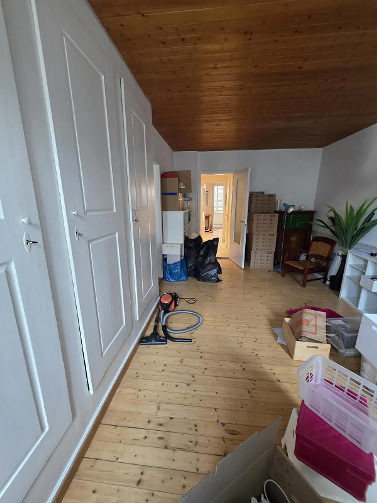 Spacious 2.5 Room Apartment Available Immediately - Photo 12 of 13