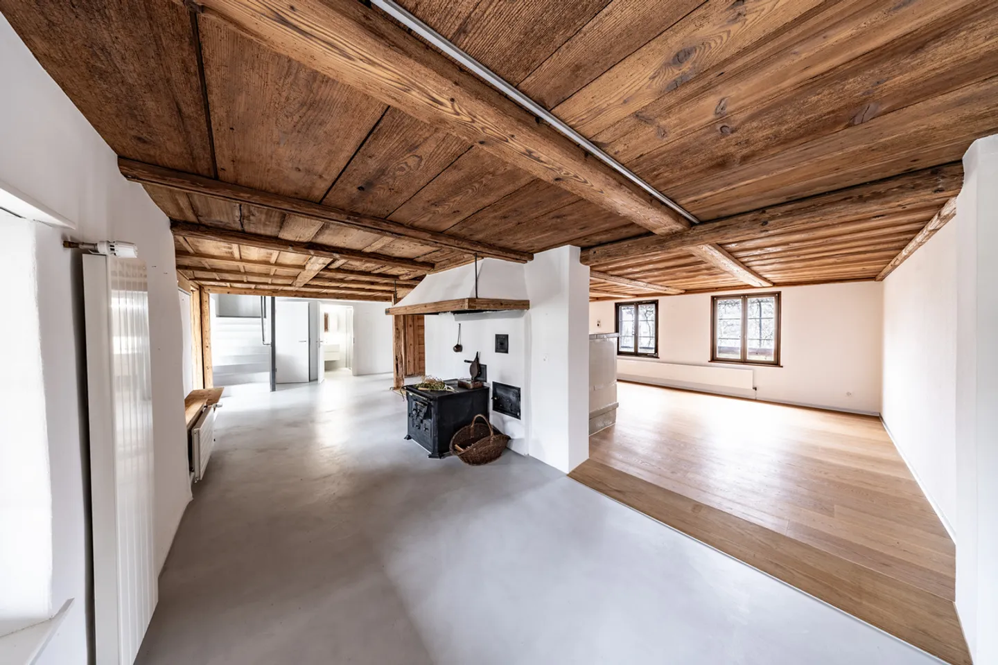 Proprietà modernizzata con stile per due parti - Foto 2 di 9