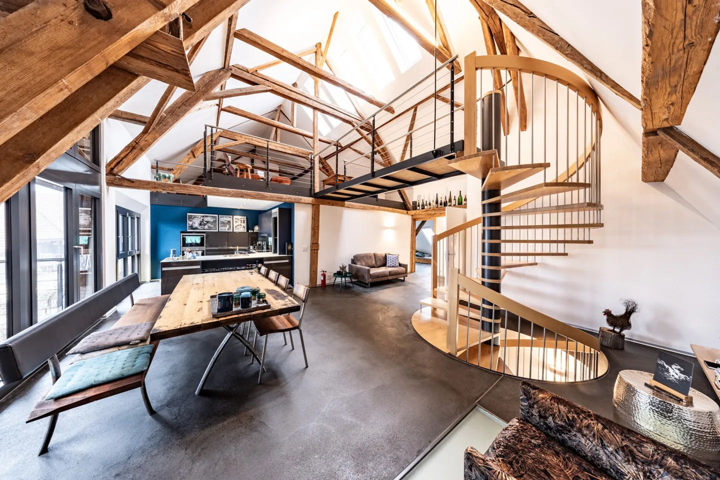 Proprietà modernizzata con stile per due parti - Foto 7 di 9