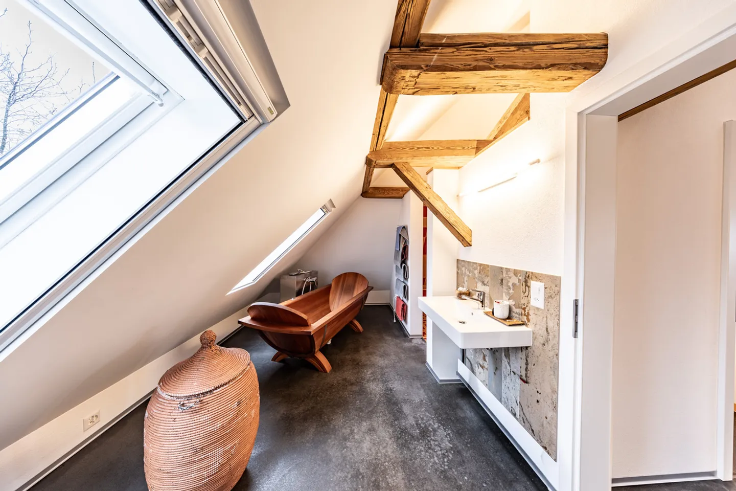 Proprietà modernizzata con stile per due parti - Foto 8 di 9