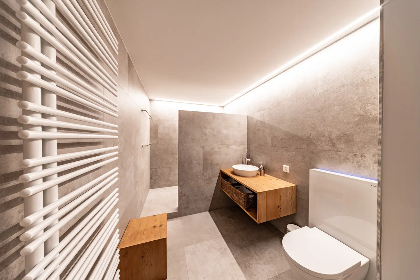 Proprietà modernizzata con stile per due parti - Foto 5 di 9