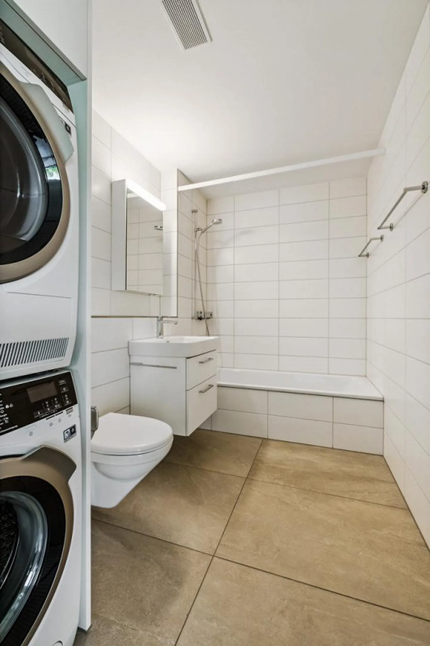 Appartement 3.5 pièces inondé de lumière - Photo 4 sur 12