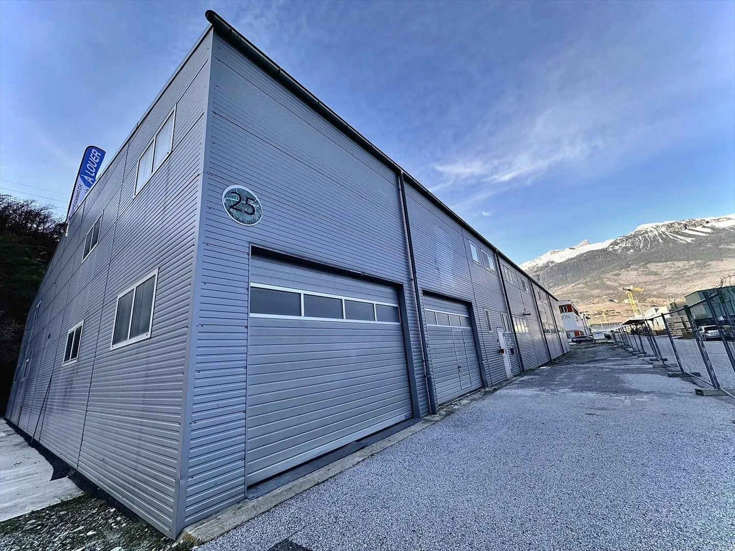Industrial Hall for Rent in Sierre - Falcons Industrial Zone - Photo 1 of 5